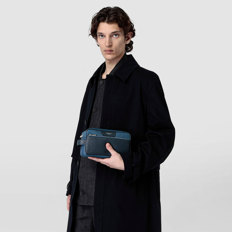 Washbag in evoluzione leather - denim blue