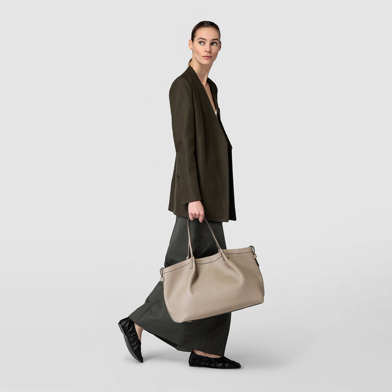 Secret tote bag in rugiada leather - sahara