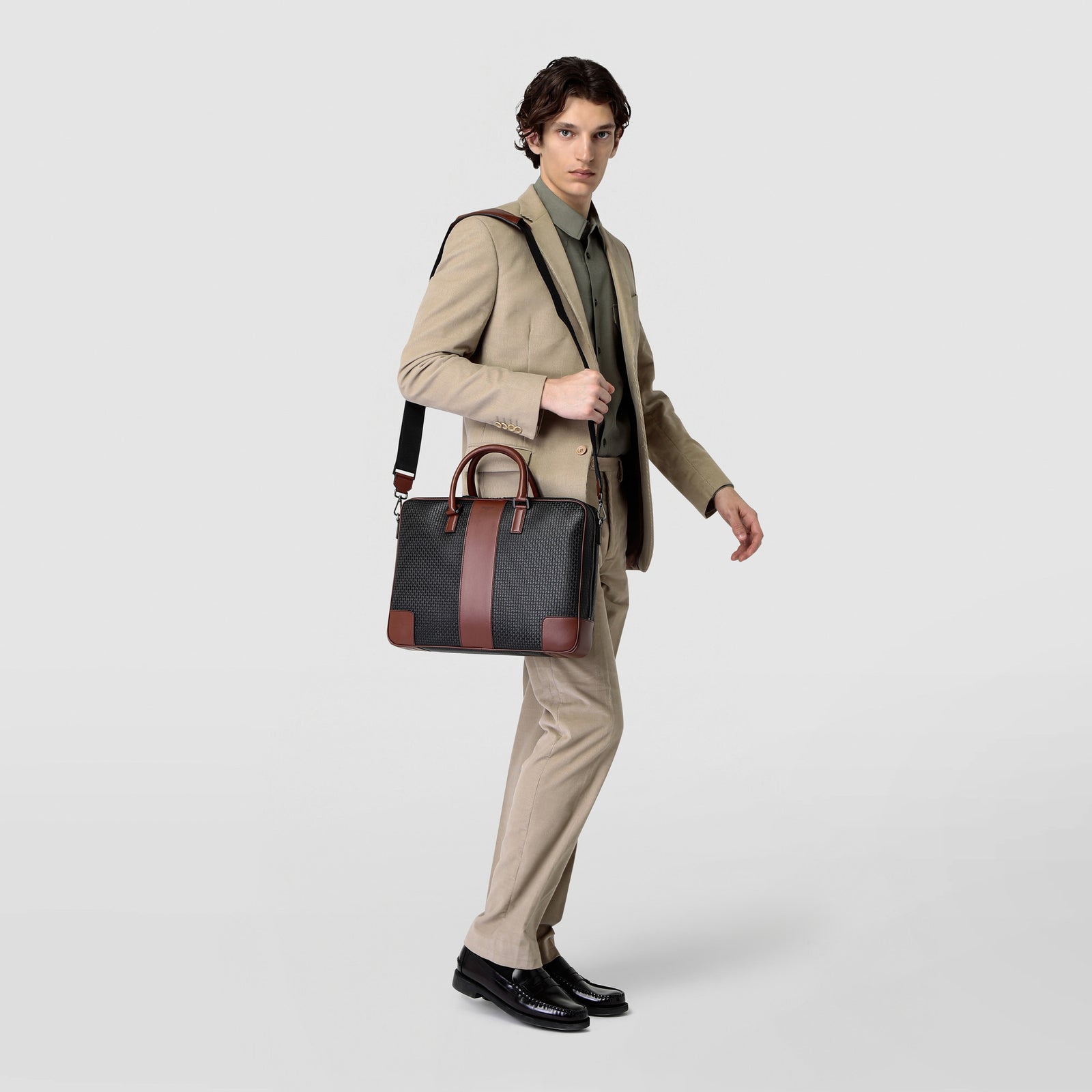 Slim briefcase in stepan 72 black cuoio – Serapian Boutique Online